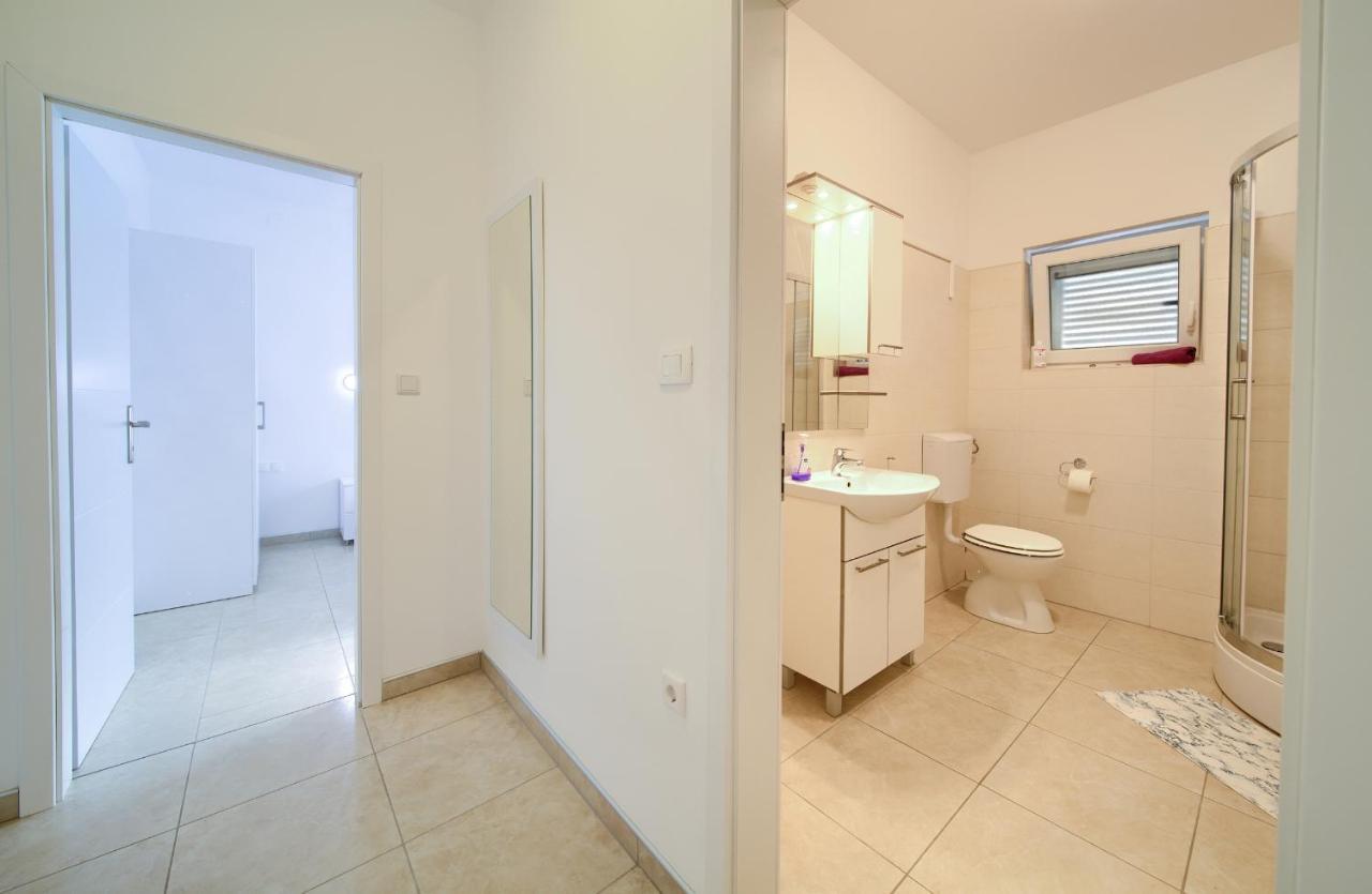 Apartmani Mara Matic Malinska Exterior foto