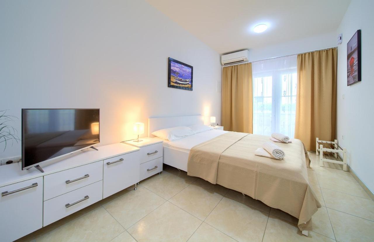 Apartmani Mara Matic Malinska Exterior foto