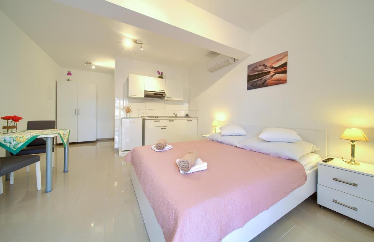 Apartmani Mara Matic Malinska Exterior foto