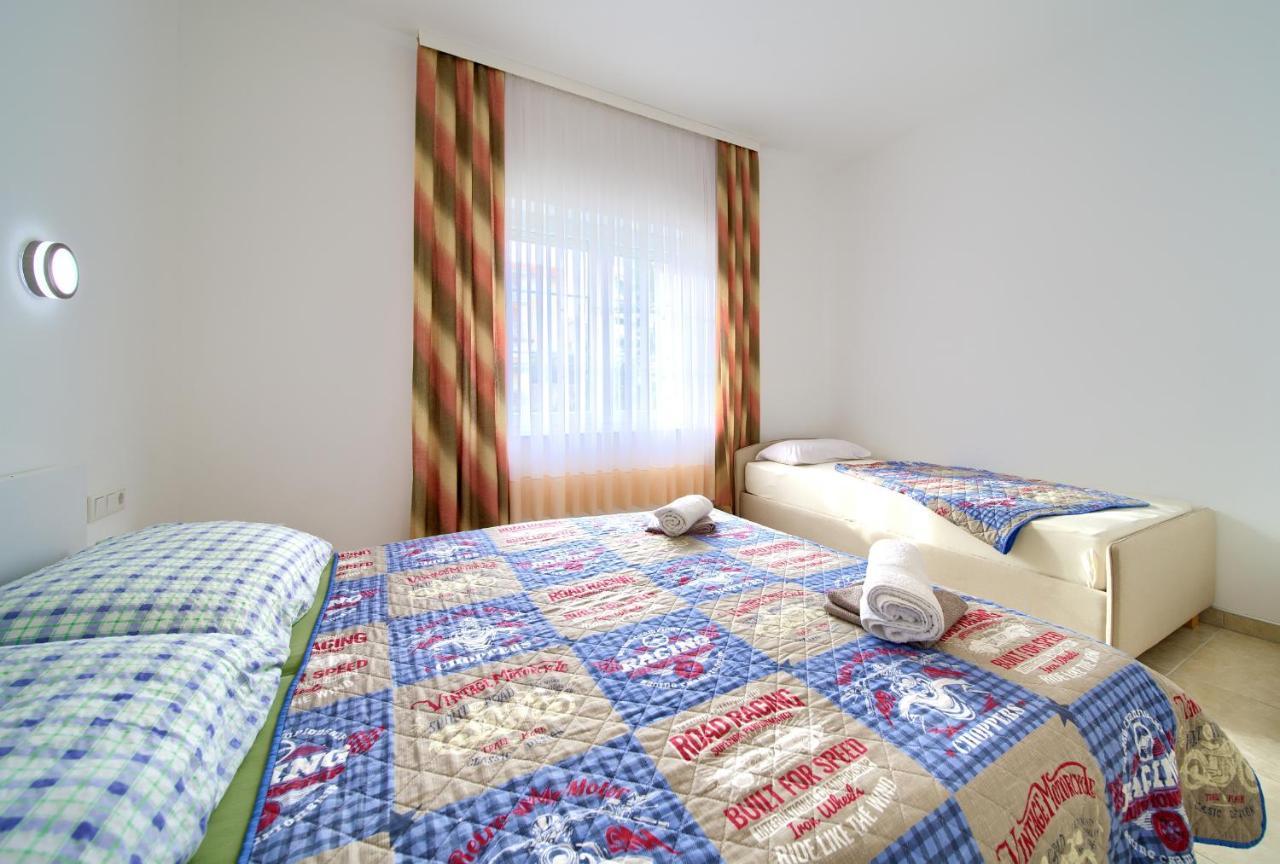 Apartmani Mara Matic Malinska Exterior foto