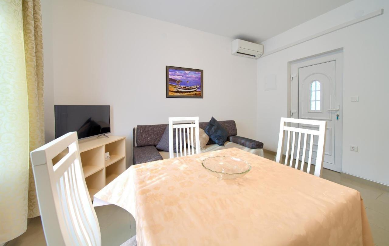 Apartmani Mara Matic Malinska Exterior foto